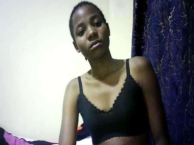 Sweetebonny live cam on BongaCams