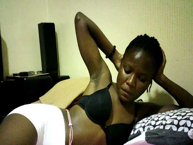 Sweetebonny live cam on BongaCams