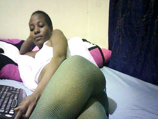 Sweetebonny live cam on BongaCams