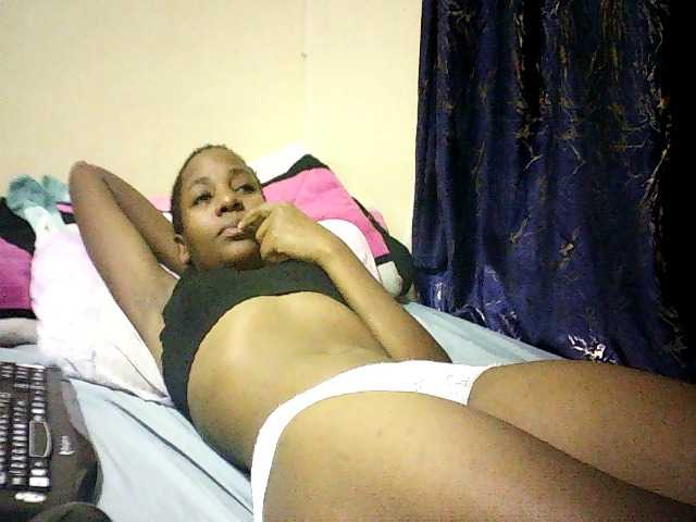 Sweetebonny live cam on BongaCams