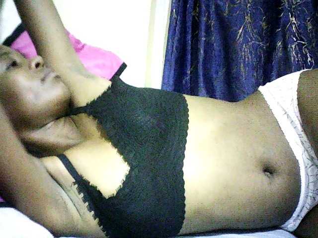Sweetebonny live cam on BongaCams
