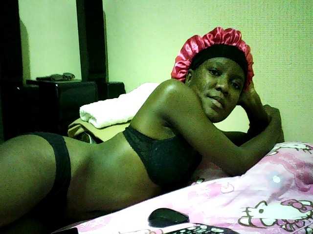 Sweetebonny live cam on BongaCams