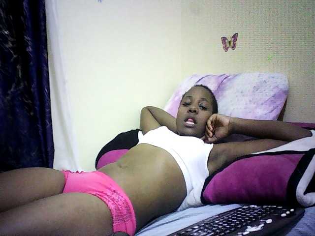 Sweetebonny live cam on BongaCams