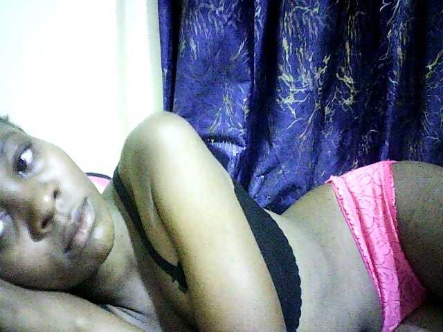 Sweetebonny live cam on BongaCams