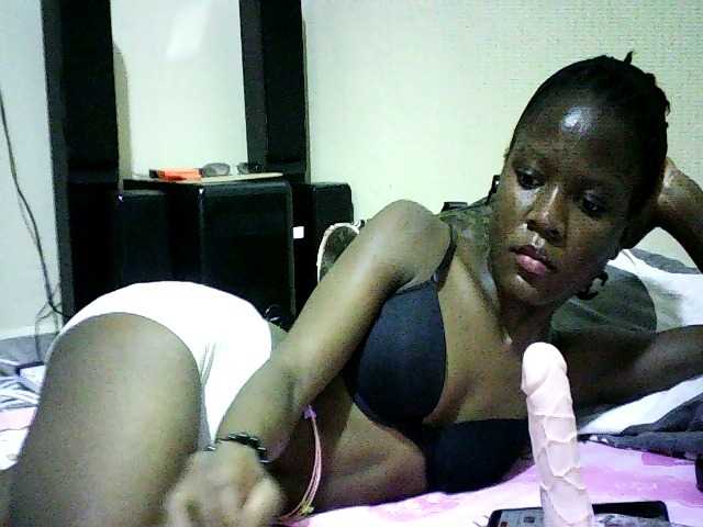 Sweetebonny live cam on BongaCams