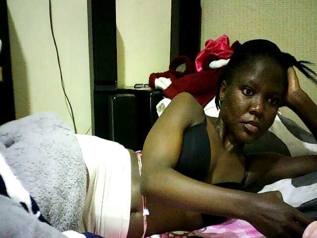 Sweetebonny live cam on BongaCams