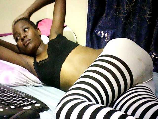 Sweetebonny live cam on BongaCams