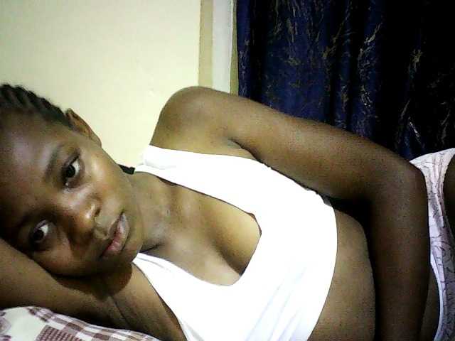 Sweetebonny live cam on BongaCams