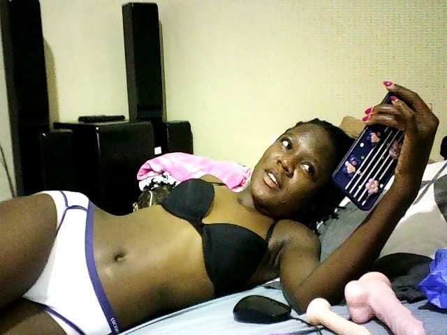 Sweetebonny live cam on BongaCams