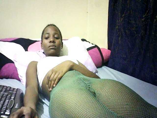 Sweetebonny live cam on BongaCams