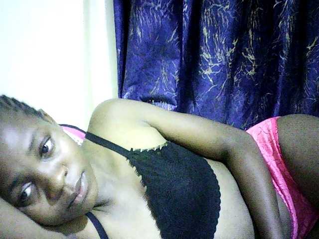 Sweetebonny live cam on BongaCams
