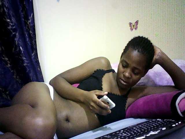 Sweetebonny live cam on BongaCams