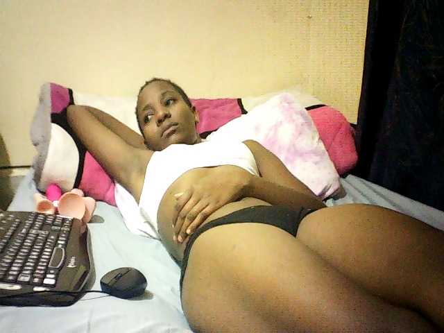 Sweetebonny live cam on BongaCams