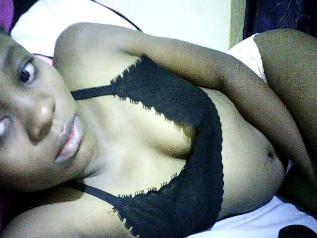 Sweetebonny live cam on BongaCams