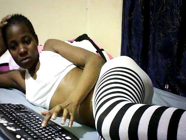 Sweetebonny live cam on BongaCams