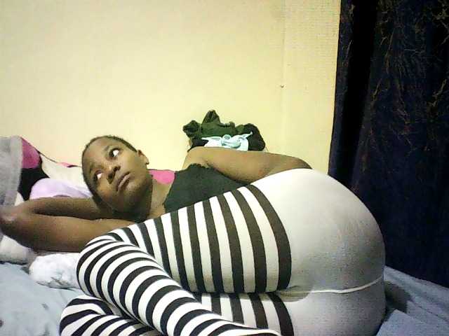 Sweetebonny live cam on BongaCams