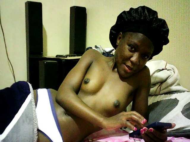 Sweetebonny live cam on BongaCams