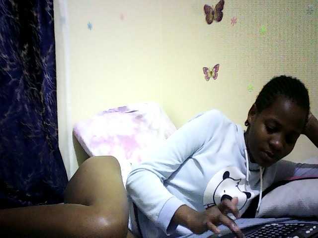 Sweetebonny live cam on BongaCams