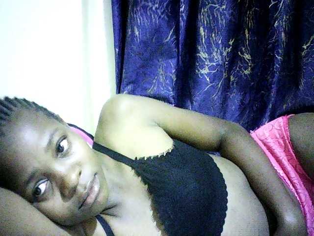 Sweetebonny live cam on BongaCams