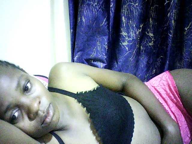 Sweetebonny live cam on BongaCams
