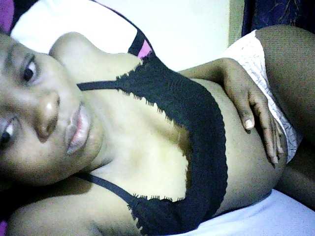 Sweetebonny live cam on BongaCams