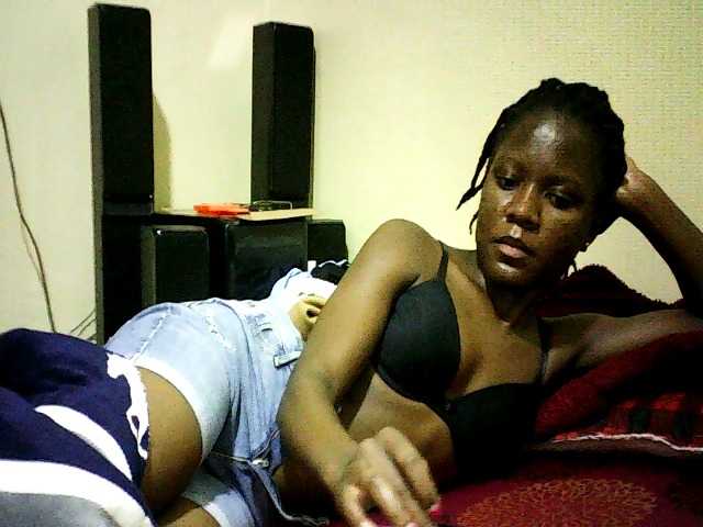 Sweetebonny live cam on BongaCams