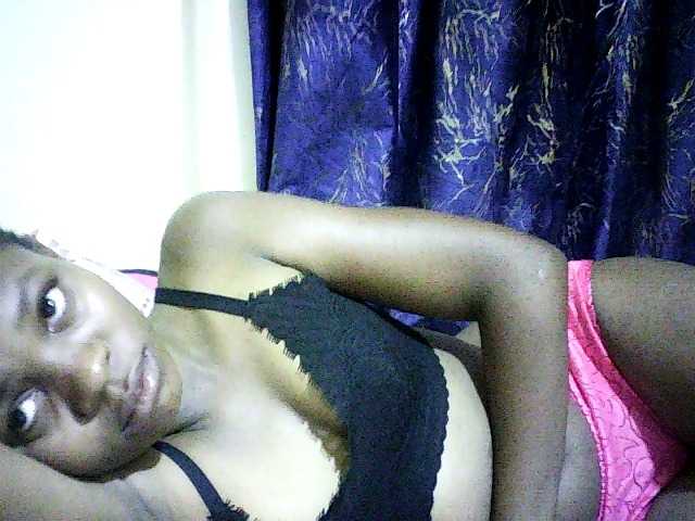 Sweetebonny live cam on BongaCams