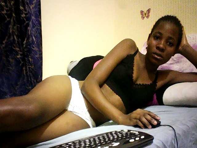 Sweetebonny live cam on BongaCams