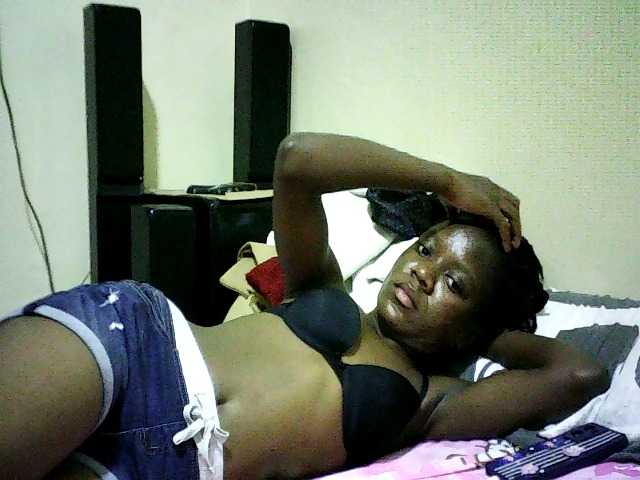 Sweetebonny live cam on BongaCams