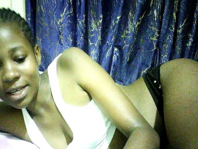 Sweetebonny live cam on BongaCams