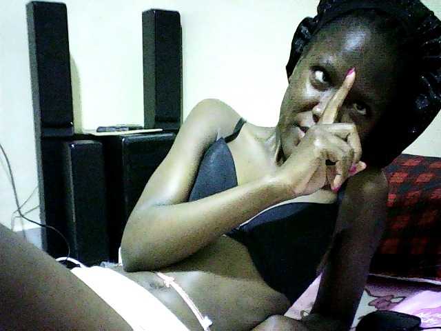 Sweetebonny live cam on BongaCams