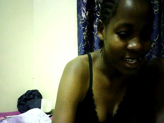 Sweetebonny live cam on BongaCams