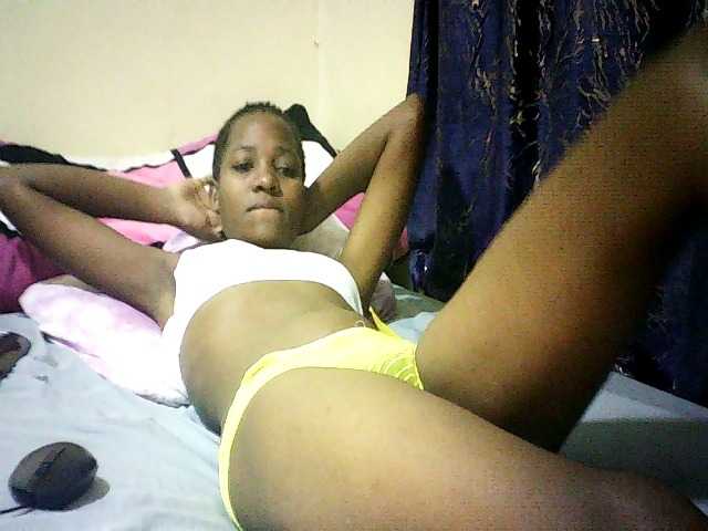 Sweetebonny live cam on BongaCams