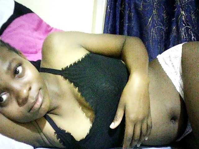 Sweetebonny live cam on BongaCams