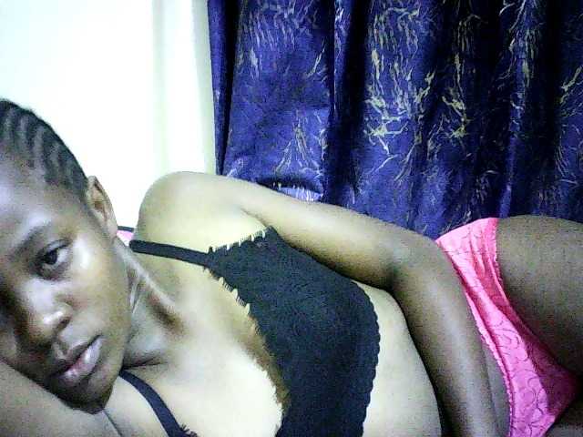 Sweetebonny live cam on BongaCams
