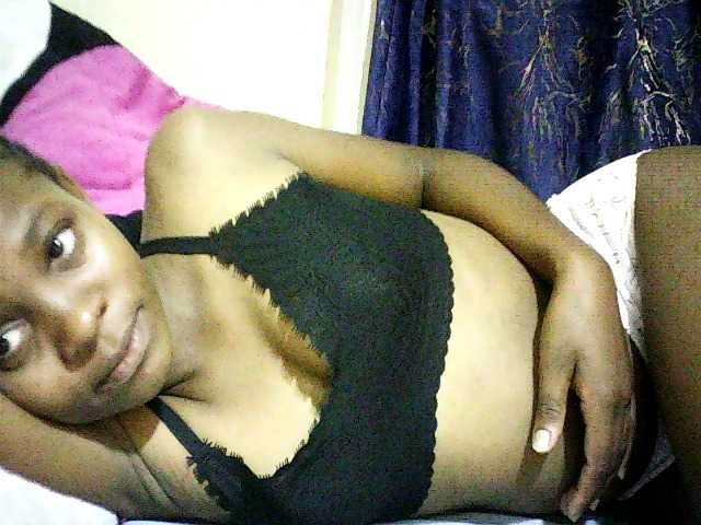 Sweetebonny live cam on BongaCams