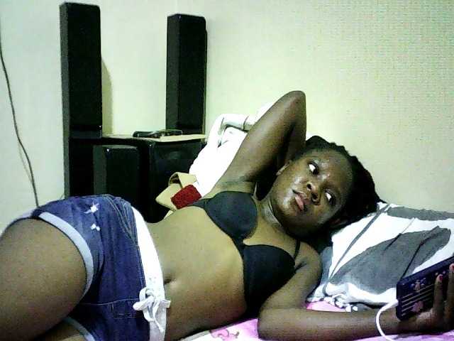 Sweetebonny live cam on BongaCams