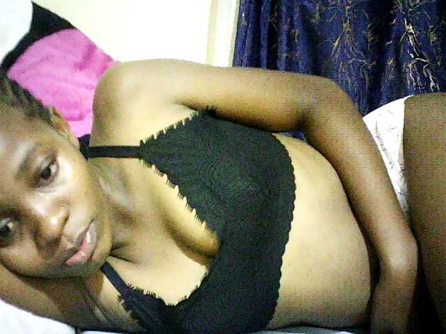 Sweetebonny live cam on BongaCams