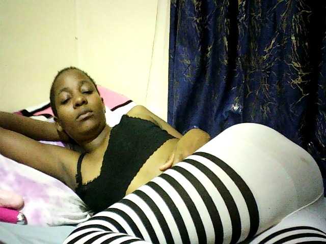Sweetebonny live cam on BongaCams