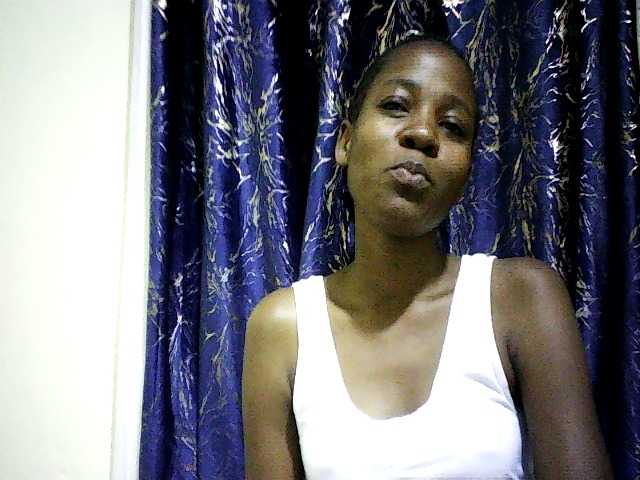 Sweetebonny live cam on BongaCams