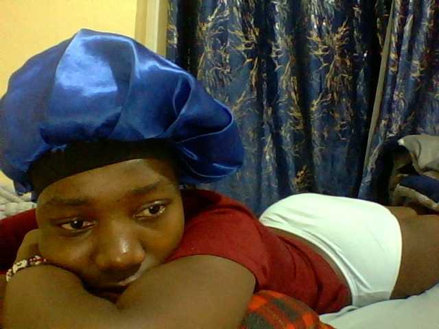 le modèle Sweetebonny est en webcam porno dans un show sur le site bongacams, il possède les tags suivants: Ebony,Brunette,Trimmed