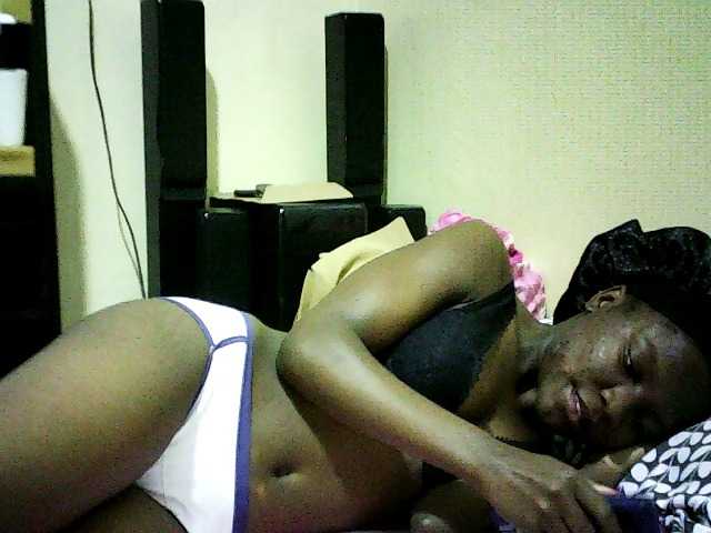 Sweetebonny live cam on BongaCams