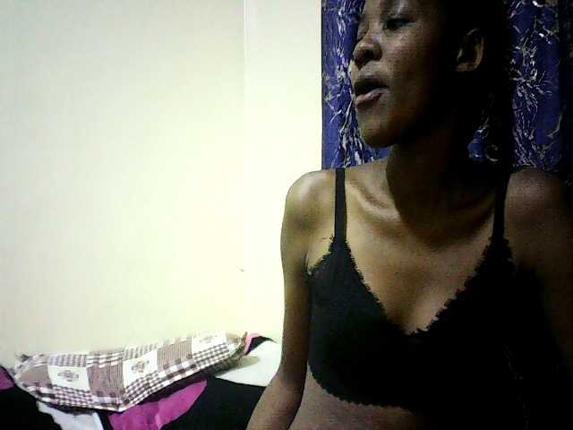 Sweetebonny live cam on BongaCams