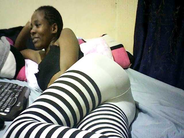 Sweetebonny live cam on BongaCams