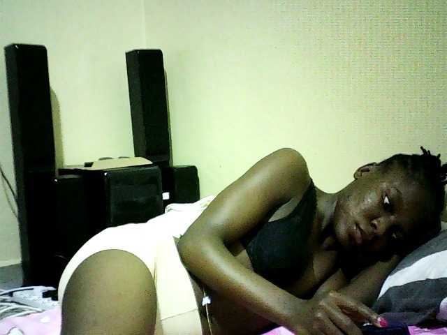 Sweetebonny live cam on BongaCams
