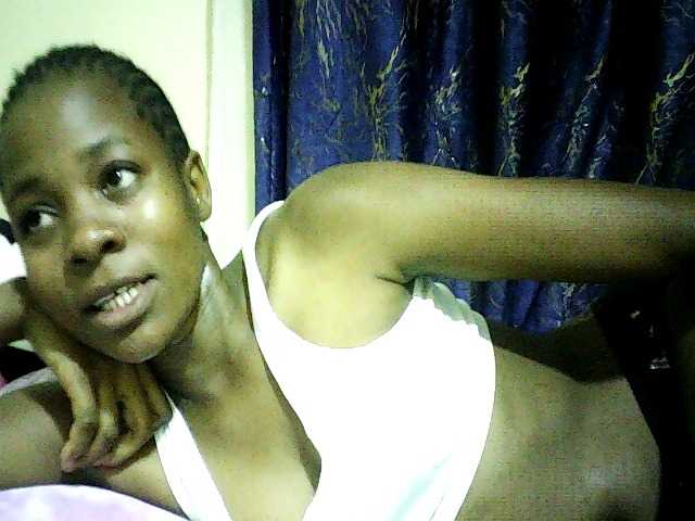 Sweetebonny live cam on BongaCams