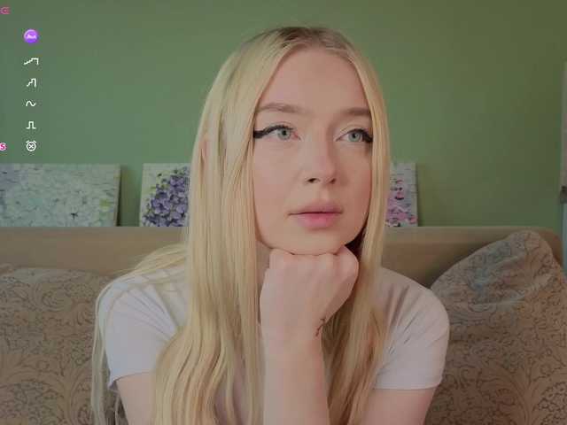 Erlenbayer's BongaCams show and profile