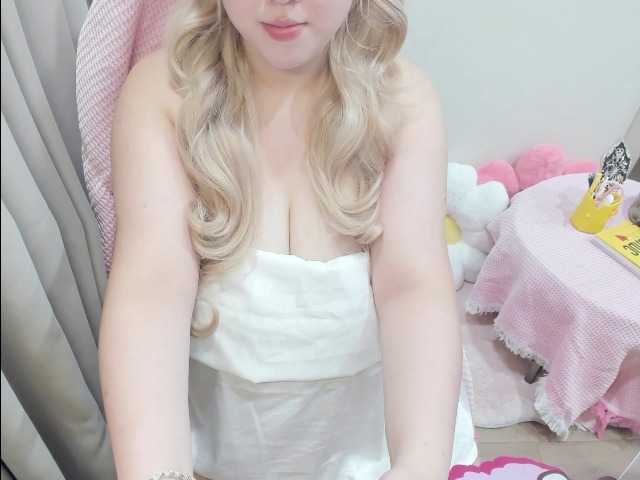 Mialala's BongaCams show and profile