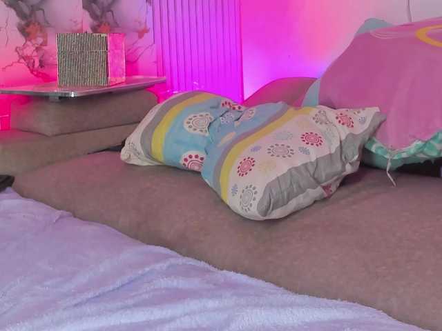 le modèle angisousa est en webcam porno dans un show sur le site bongacams, il possède les tags suivants: Latino/Hispanic,Brunette,Shaved