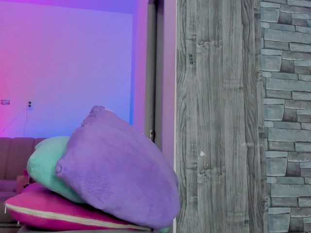 angisousa's BongaCams show and profile